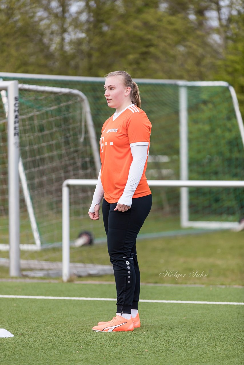 Bild 160 - Co-Trainerin der Frauen Nationalmannschaft Britta Carlson in Wahlstedt